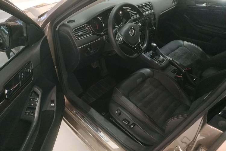 Used Volkswagen Sagitar 2015 230TSI Automatic Luxury Model