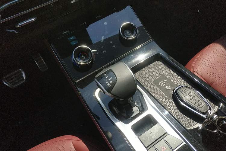 Used JETOUR X70 PLUS 2023 1.6T DCT Stronger PLUS 5-seater Gear Lever