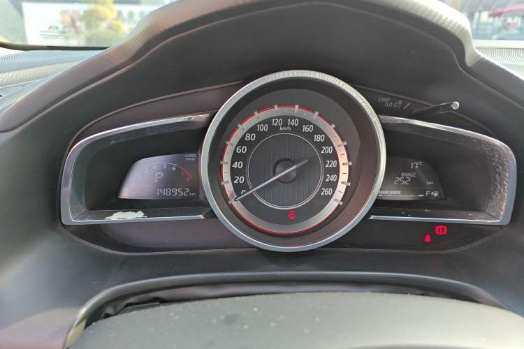 Used Mazda Mazda 3 Axela 2016 Sedan 1.5L Automatic Luxury Model
