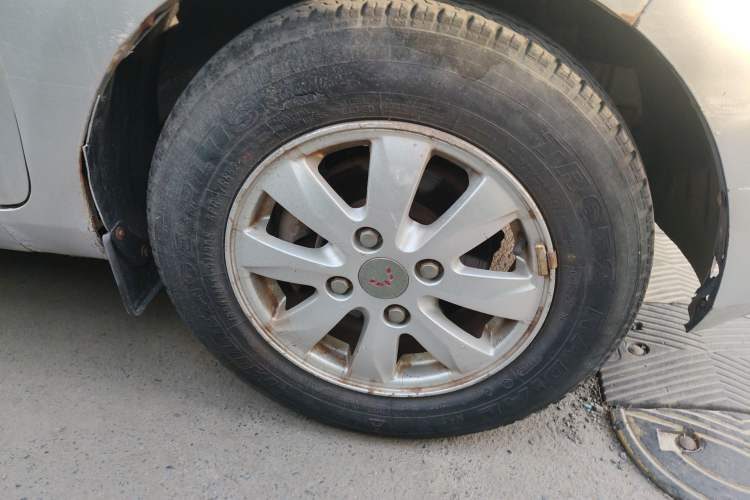 Used Wuling Rongguang V 2016 1.5L Practical Version Right Front Wheel Hub