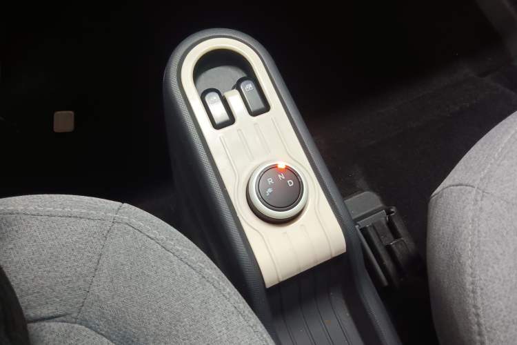 Used Wuling Hongguang MINIEV 2021 Macaron Premium Model – Lithium Iron Phosphate Gear Lever