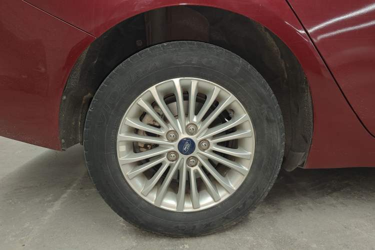 Used Ford Escort 2017 1.5L Automatic Comfort Model Right Rear Wheel Hub