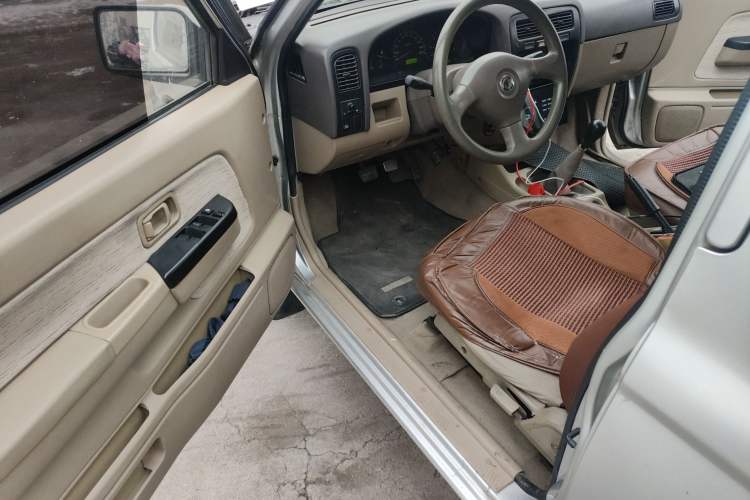 Used Dongfeng Ruichi 2013 3.2T Xingye Edition Diesel Two-Wheel Drive Standard Type CYQD80-E4