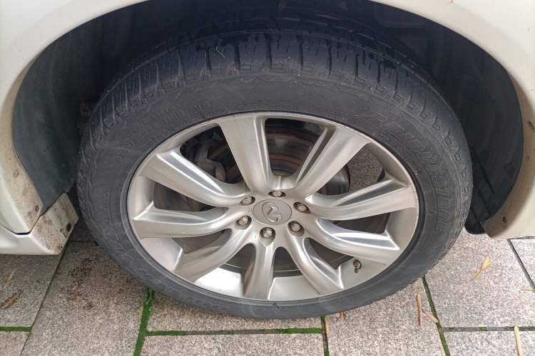 Used Infiniti QX80 2013 5.6L 4WD Right Front Wheel Hub