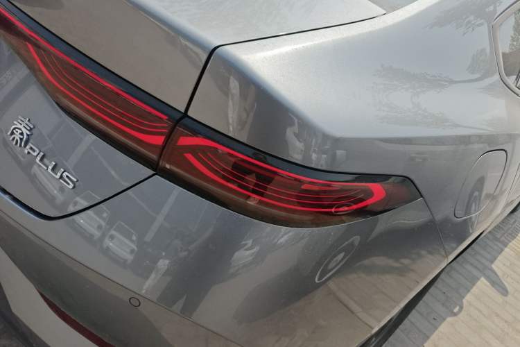 Used BYD Qin PLUS 2025 DM-i Smart Drive 55KM Leading Model Right Rear Taillight