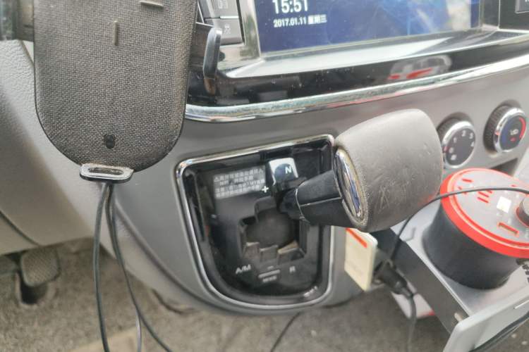 Used SAIC MAXUS Xintu V80 2018 2.5T AMT Elite Edition Long Wheelbase Mid-Roof Design 7/10 Seats Gear Lever