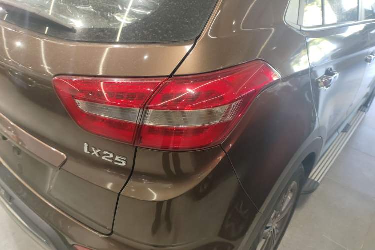 Used Hyundai ix25 2015 1.6L Automatic Two-Wheel-Drive Deluxe DLX Model