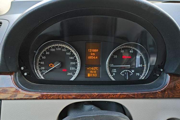 Used Mercedes-Benz Viano 2012 2.5L Hospitality Edition Odometer Close Up