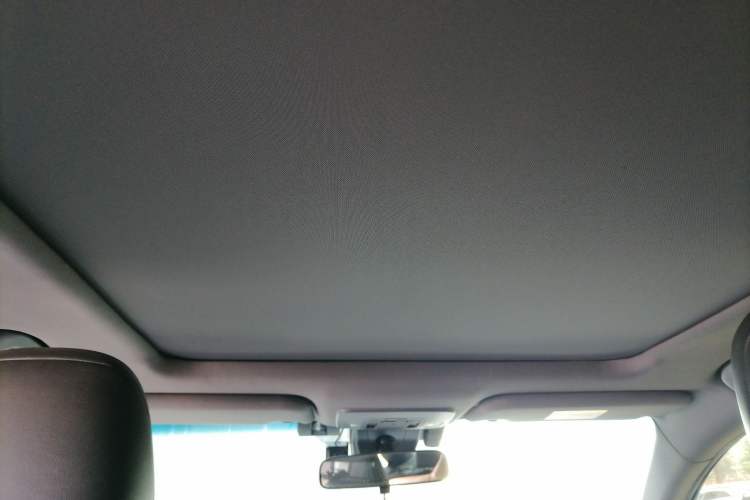 Used Toyota Avalon 2019 Dual-Engine 2.5L XLE Prestige Version China VI Standard Headliner