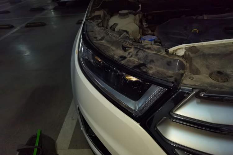 Used Ford Edge 2016 EcoBoost 245 Four-Wheel Drive Titanium 7-Seater Right Front Headlight