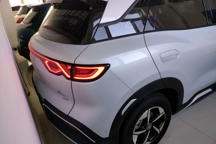 Used BYD Yuan UP 2025 Intelligent Driving Version 401 KM Dynamic Edition Rear