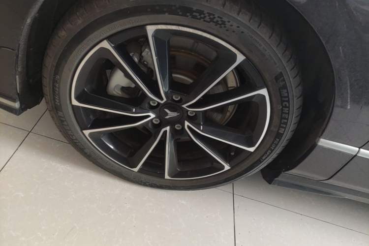 Used VOYAH PASSION 2024 PHEV Four-Wheel Drive Ultra-Long Range Flagship Model Exterior 4