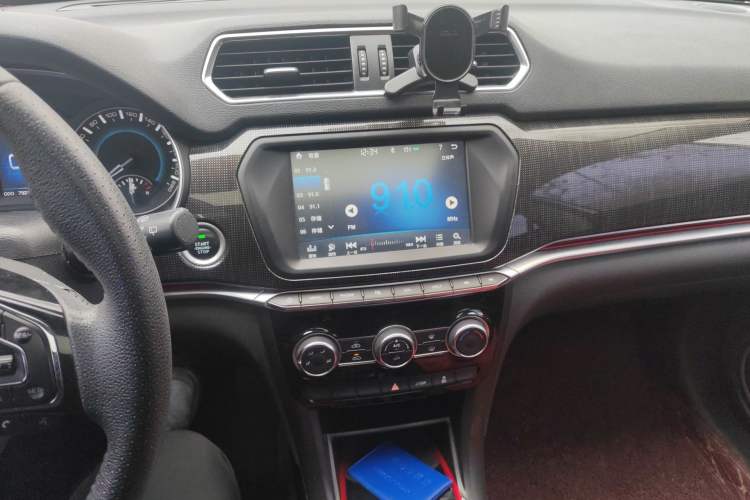 Used Haval H2 2017 Blue Label 1.5T Manual Two-Wheel Drive Luxury Model Audio And AC Panel