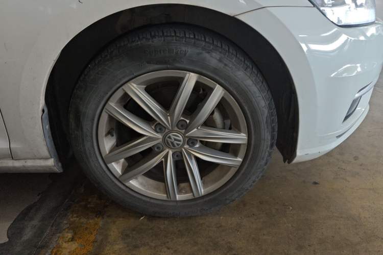 Used Volkswagen Golf 2018 1.6L Automatic Comfort Model Right Front Wheel Hub