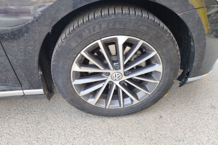 Used Volkswagen Magotan 2020 330TSI DSG Luxury Edition Right Front Wheel Hub