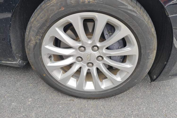 Used Cadillac XTS 2018 28T Elite Edition Right Front Wheel Hub