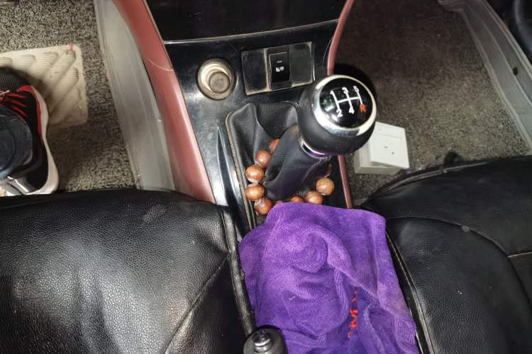 Used BYD F3 2013 Energy-Efficient Model 1.5L Manual Comfort Version Gear Lever