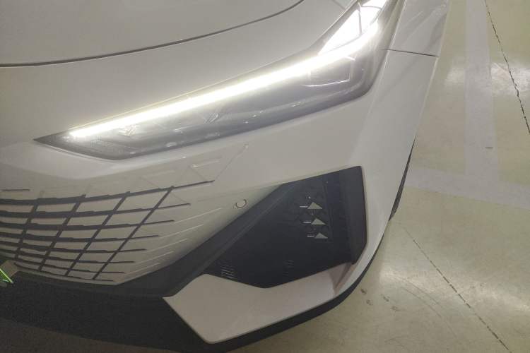 Used Changan UNI-V iDD 2023 ZhiDian iDD 1.5T 113km Smart & Fun Version