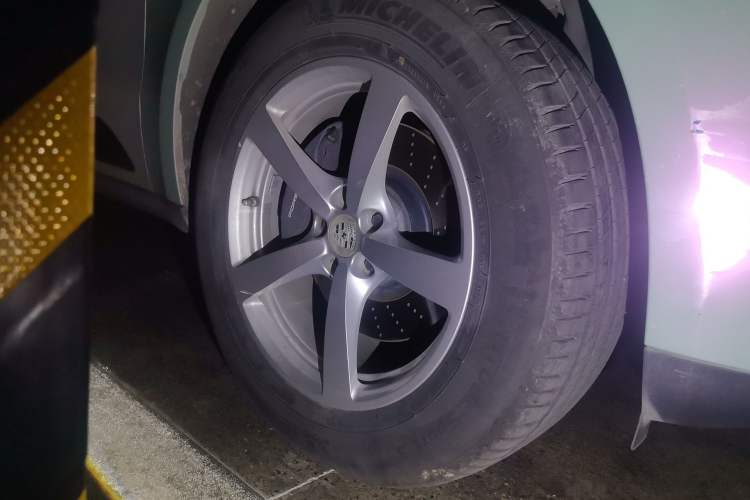 Used Porsche Macan 2016 Macan 2.0T Right Front Wheel Hub