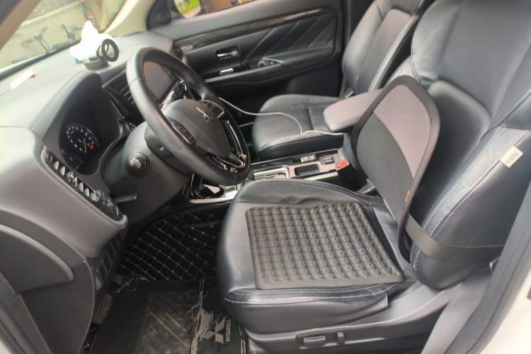 Used Mitsubishi Outlander 2019 2.0L Two-Wheel Drive Comfort Edition 5 Seats China V Standard Left Front Seat