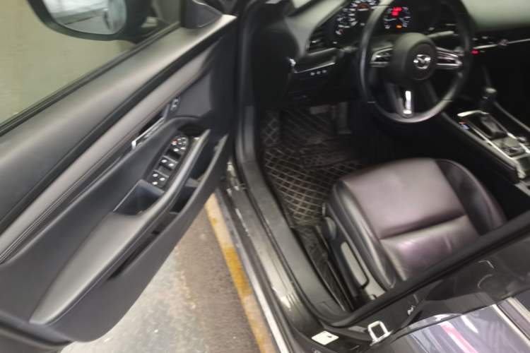 Used Mazda 3 Axela 2020 2.0L Automatic Zhiya Edition Driver Seat