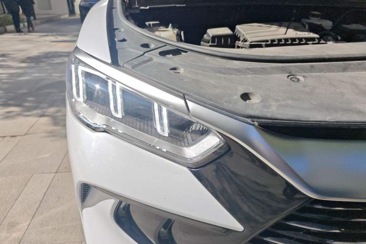 Used BYD Song Pro New Energy 2024 HONOR Edition DM-i 71KM Navigation Model Right Front Headlight