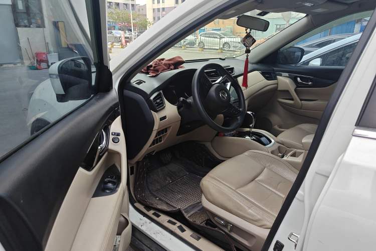 Used Nissan X-Trail 2017 2.0L CVT Comfort Edition 2WD Driver Seat