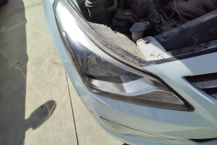 Used Hyundai Verna (older generation) 2014 1.4L Manual Smart GLS Trim Right Front Headlight