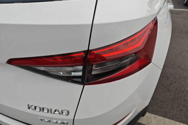 Used Skoda Kodiaq 2019 Facelifted TSI330 5-Seater Two-Wheel-Drive Luxury Enjoyment Edition China VI Standard
