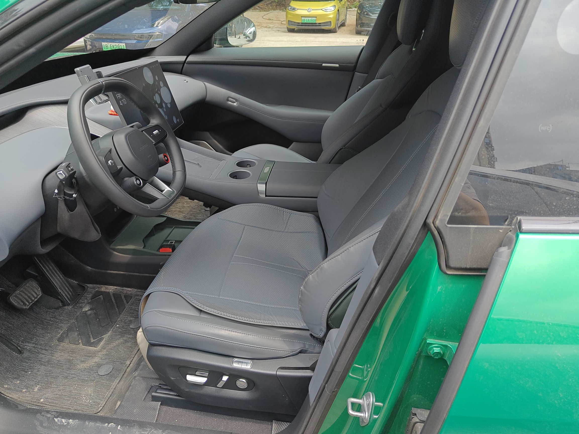 Переднее сиденье в автомобиле