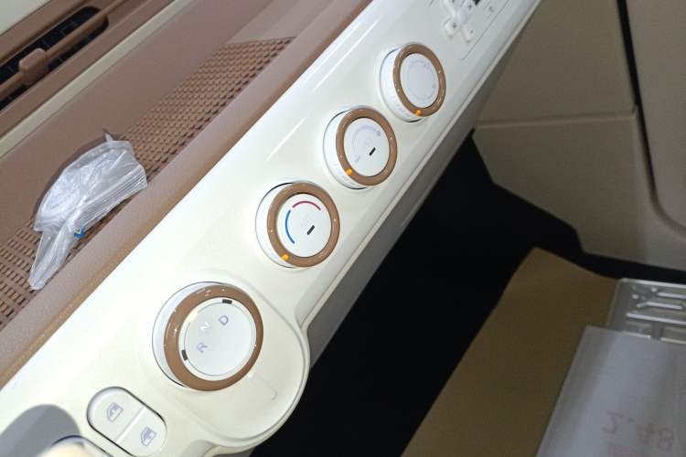 Used Bestune Pony 2026 222km Colorful Horse Audio And AC Panel