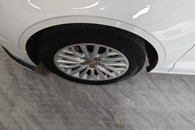 Used Audi A3 2016 Limousine 35 TFSI Prestige Edition Left Front Wheel Hub