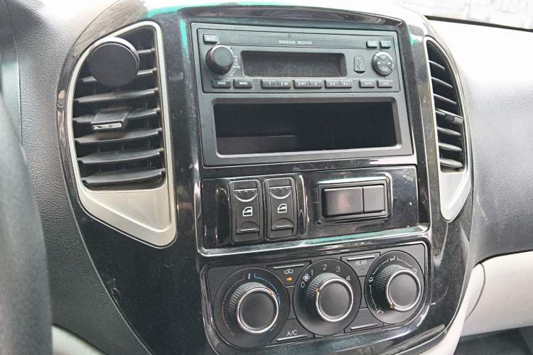 Used FORTHING Lingzhi 2018 M3 1.6L 7-Seater Comfort Model
