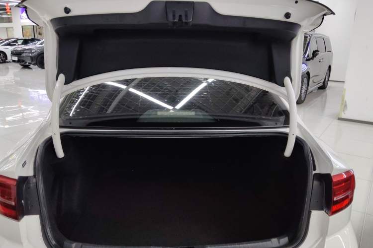 Used Volkswagen Lamando 2019 230TSI DSG Fashion Edition China VI Trunk