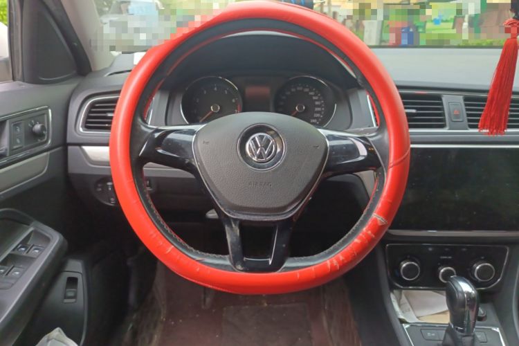 Used Volkswagen Lavida 2015 1.6L Automatic Comfort Edition Steering Wheel