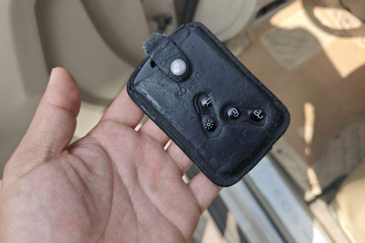 Used Renault Koleos 2012 2.5L Two-Wheel Drive Comfort Edition with Navigation Vehicle Key