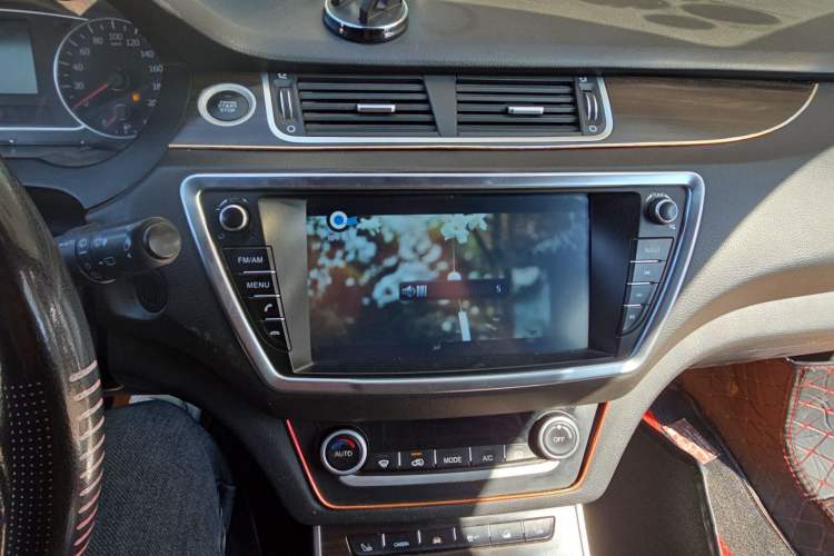 Used Land X7 2015 2.0T Panoramic Luxury Edition
