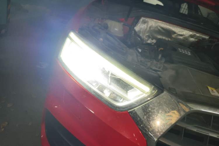 Used Audi Q3 2018 30th Anniversary Edition 30 TFSI Fashion Model Right Front Headlight