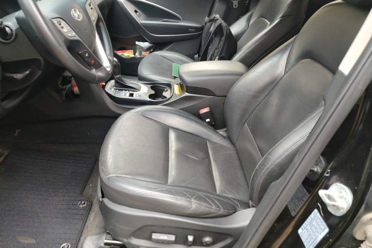 Used Hyundai Santa Fe 2015 2.0T Automatic Two-Wheel Drive Smart Version 5 Seats