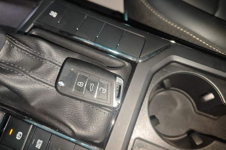 Used Volkswagen Passat 2019 280TSI Business Edition China VI Vehicle Key