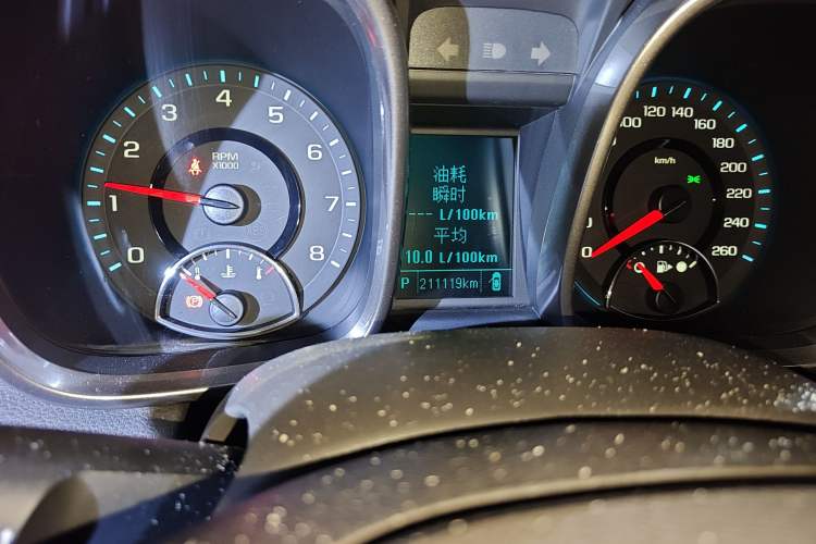 Used Chevrolet Malibu 2014 2.4L Automatic Luxury Edition Odometer Close Up