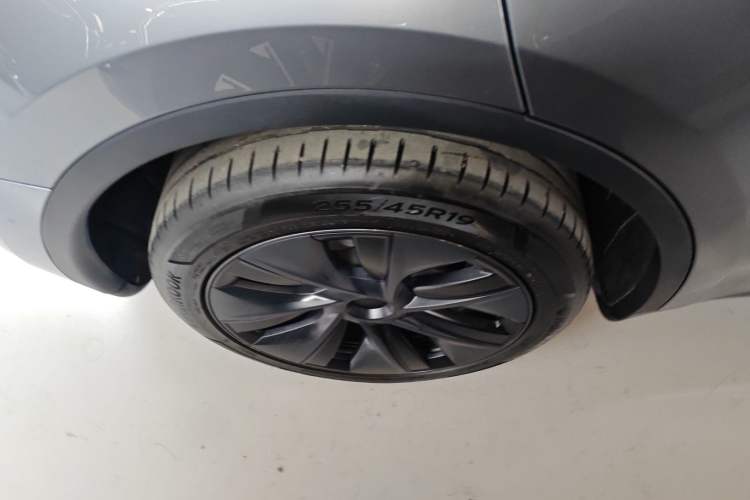 Used Tesla Model Y 2024 Long-Range All-Wheel-Drive Version