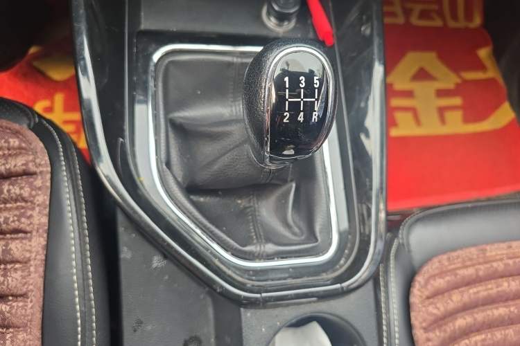 Used Dongfeng Fengon S560 2018 1.8L Manual Comfort 7-Seater Gear Lever