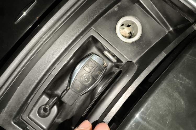 Used Mercedes-Benz R-Class 2017 R 320 4MATIC Business Edition Prestige Model