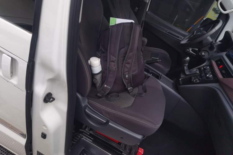 Used JAC Refine M3 2022 1.5T 7-Seater Standard Edition
