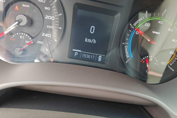 Used Roewe e950 2017 50T Hybrid Connected Executive Edition Odometer Close Up