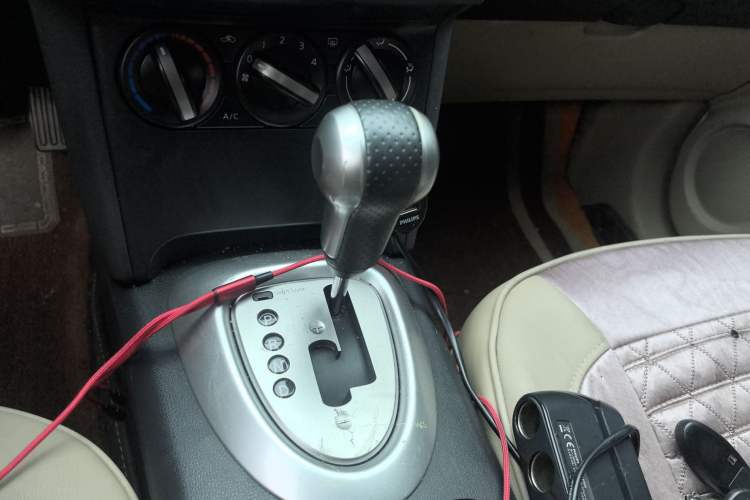 Used Nissan Qashqai 2015 2.0 XL Coolfire CVT 2WD Gear Lever