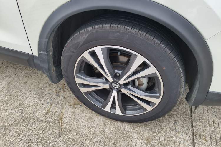 Used Nissan Qashqai 2019 2.0L CVT Luxury Edition Right Front Wheel Hub