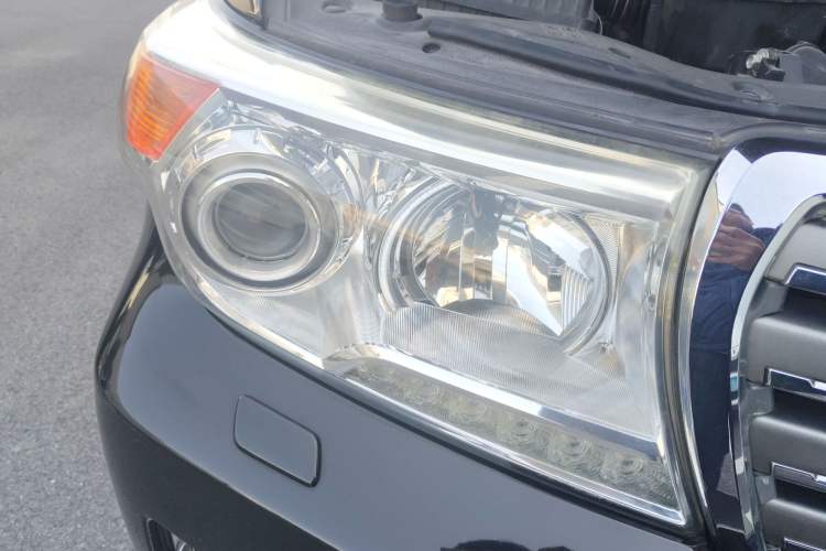 Used Toyota Land Cruiser 2012 4.6L Automatic VX-R Right Front Headlight