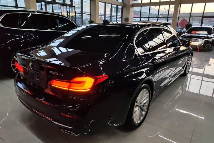 Used BMW 5 Series 2021 525Li Luxury Package Rear Right 45 Deg